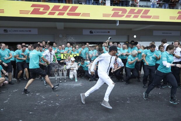 Lewis Hamilton Nico Rosberg Mercedes Mercedes AMG Petronas Formula One Team F1 ~Lewis Hamilton (Mercedes) und Nico Rosberg (Mercedes) ~ Lewis Hamilton Nico Rosberg Mercedes Mercedes AMG Petronas Formula One Team F1 ~Lewis Hamilton (Mercedes) und Nico Rosberg (Mercedes) ~