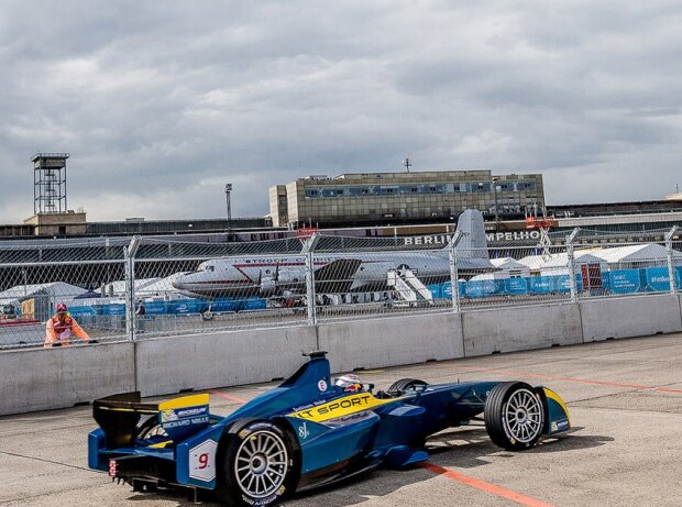 Die FIA Formel E-WM gastiert in elf internationalen Metropolen. Am 21. Mai 2016 macht sie auch in Berlin Station. Die FIA Formel E-WM gastiert in elf internationalen Metropolen. Am 21. Mai 2016 macht sie auch in Berlin Station.
