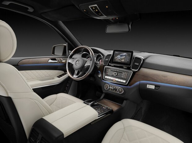 Innenraum und Cockpit des Mercedes-Benz GLS 