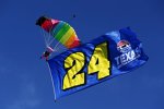 Pre-Race-Show: Zu Ehren von Jeff Gordons letztem Texas-Start landen 24 Fallschirmspringer im Infield