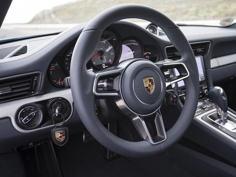 Cockpit des Porsche 911 Carrera S