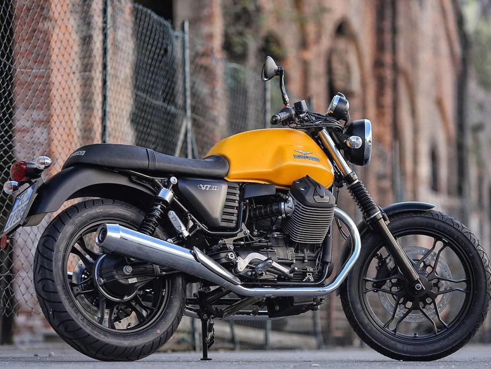 Moto Guzzi V7 II Stone