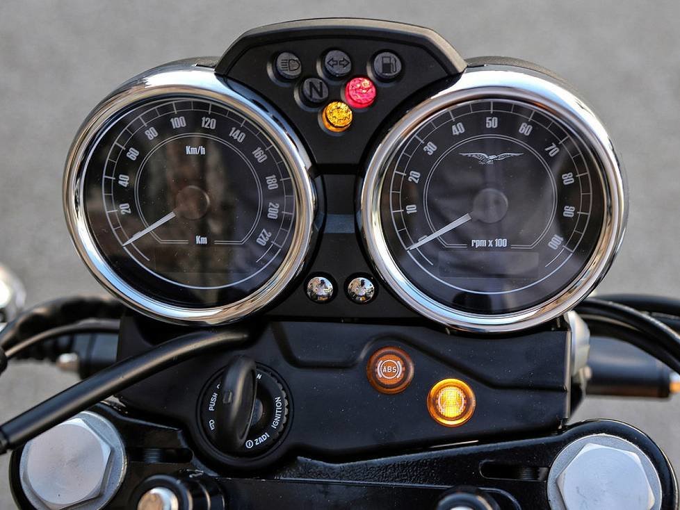 Moto Guzzi V7 II Stone