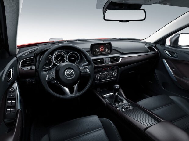 Cockpit des Mazda6 Kombi 