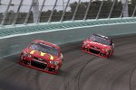 Jamie McMurray (Ganassi) und Kurt Busch (Stewart/Haas) 