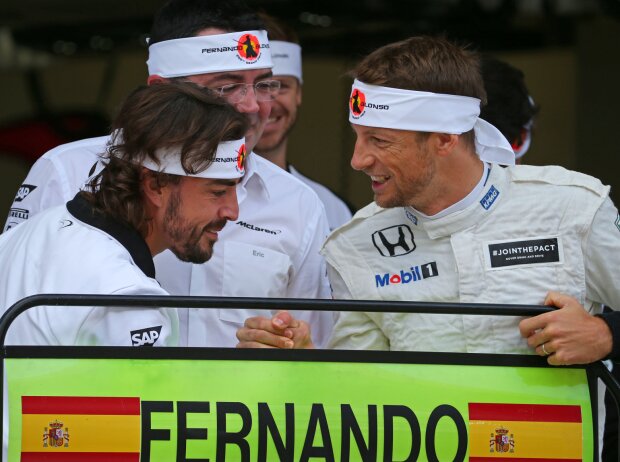 Titel-Bild zur News: Fernando Alonso, Eric Boullier, Jenson Button