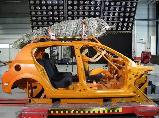 ADAC-Crashtest: Weihnachtsbaumtransport Titel-Bild zur News: ADAC-Crashtest: Weihnachtsbaumtransport
