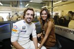 Fernando Alonso (McLaren) mit Freundin Lara Alvarez