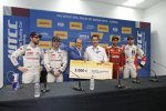 Übergabe des Siegerschecks des DHL-Pole-Award