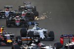 Felipe Nasr (Sauber) und Fernando Alonso (McLaren) 