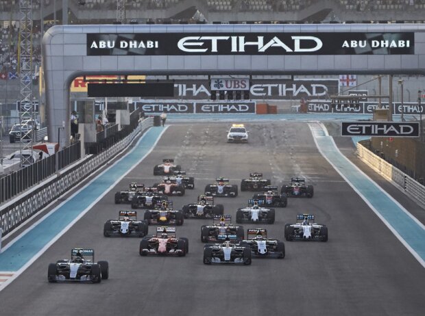 Titel-Bild zur News: Nico Rosberg, Lewis Hamilton, Kimi Räikkönen, Sergio Perez