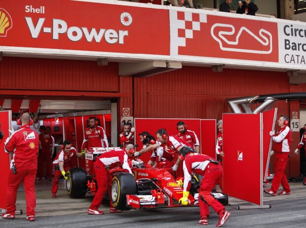 Titel-Bild zur News: Formel-1-Testfahrten auf dem Circuit de Barcelona-Catalunya 2015