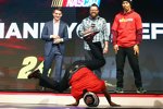 Performance der Breakdance-Gruppe "Flash Gordons" zu Ehren von Jeff Gordon