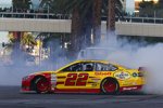 Victory Lap auf dem Strip: Donut von Joey Logano (Penske) 