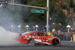 Victory Lap auf dem Strip: Donut von Carl Edwards (Gibbs) 