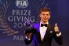 FIA-Gala: Verstappen stiehlt Lewis Hamilton beinahe die Show