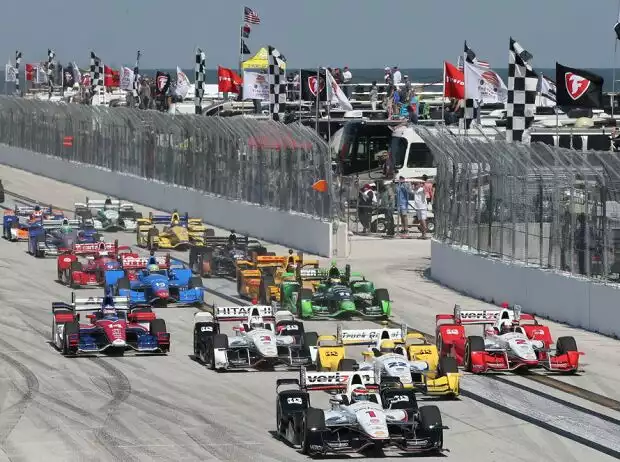 Start zum IndyCar-Saisonauftakt 2015 in St. Petersburg Titel-Bild zur News: Start zum IndyCar-Saisonauftakt 2015 in St. Petersburg