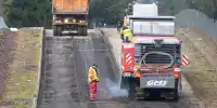 Bild zum Inhalt: Baumaschinen geben auf der Nordschleife Vollgas