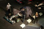 Lewis Hamilton und Ole Källenius enthüllen den Mercedes F1 W05 