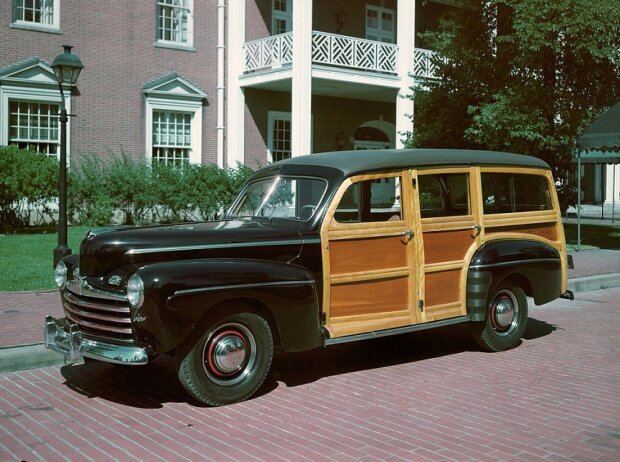 Ford Super-Deluxe Station Wagon (1946) Ford Super-Deluxe Station Wagon (1946)