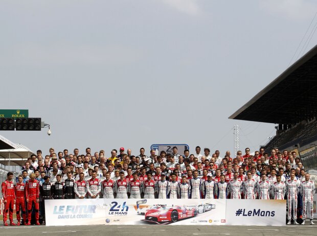 Titel-Bild zur News: Gruppenfoto aller Le-Mans-Fahrer 2015