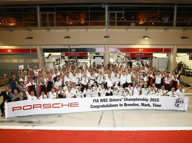 Porsche Feier Bahrain LMP1 Titel-Bild zur News: Porsche Feier Bahrain LMP1