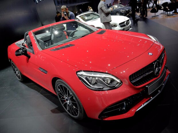 Titel-Bild zur News: Typisch lange Motorhaube: Vorderansicht des Mercedes Benz SLC
