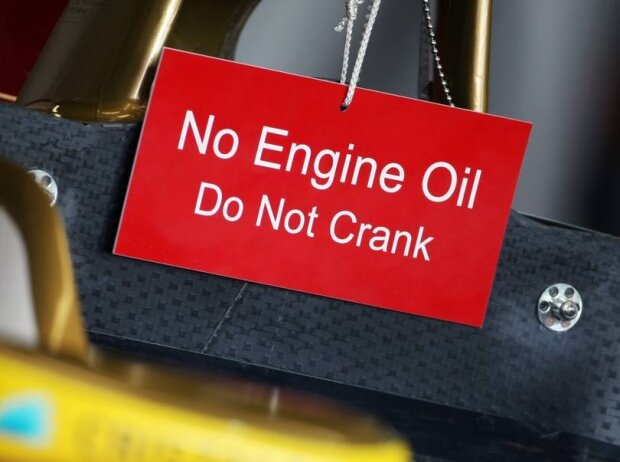Titel-Bild zur News: Schild Motorenöl