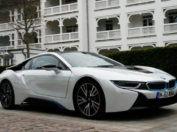 Titel-Bild zur News: BMW i8