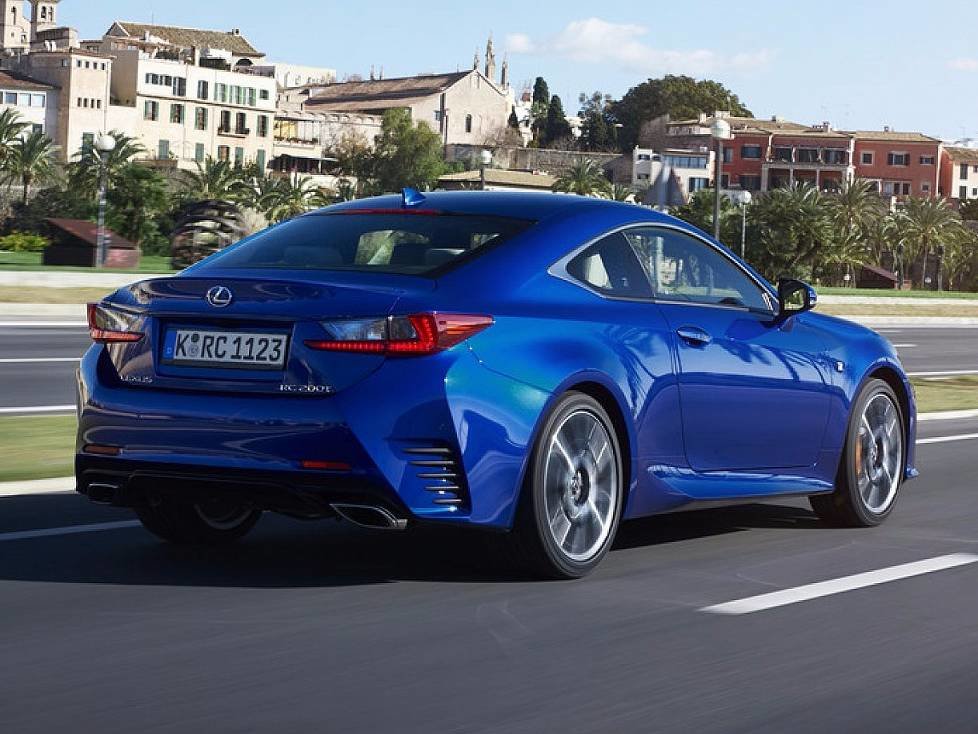 Heckansicht des Lexus RC