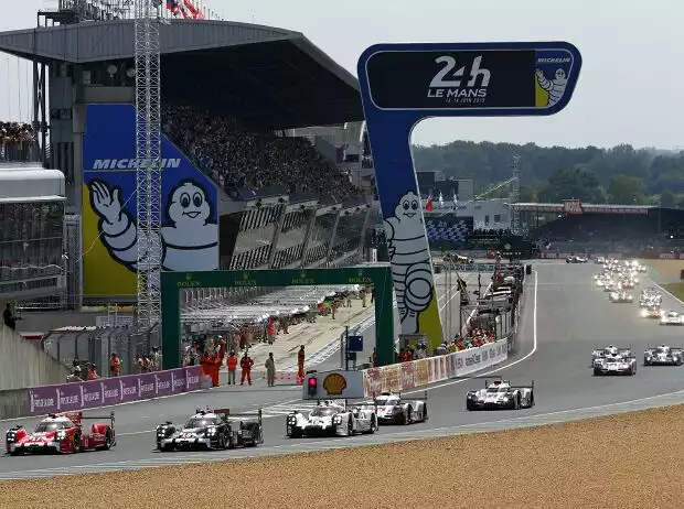 Le Mans 2015 Start Titel-Bild zur News: Le Mans 2015 Start