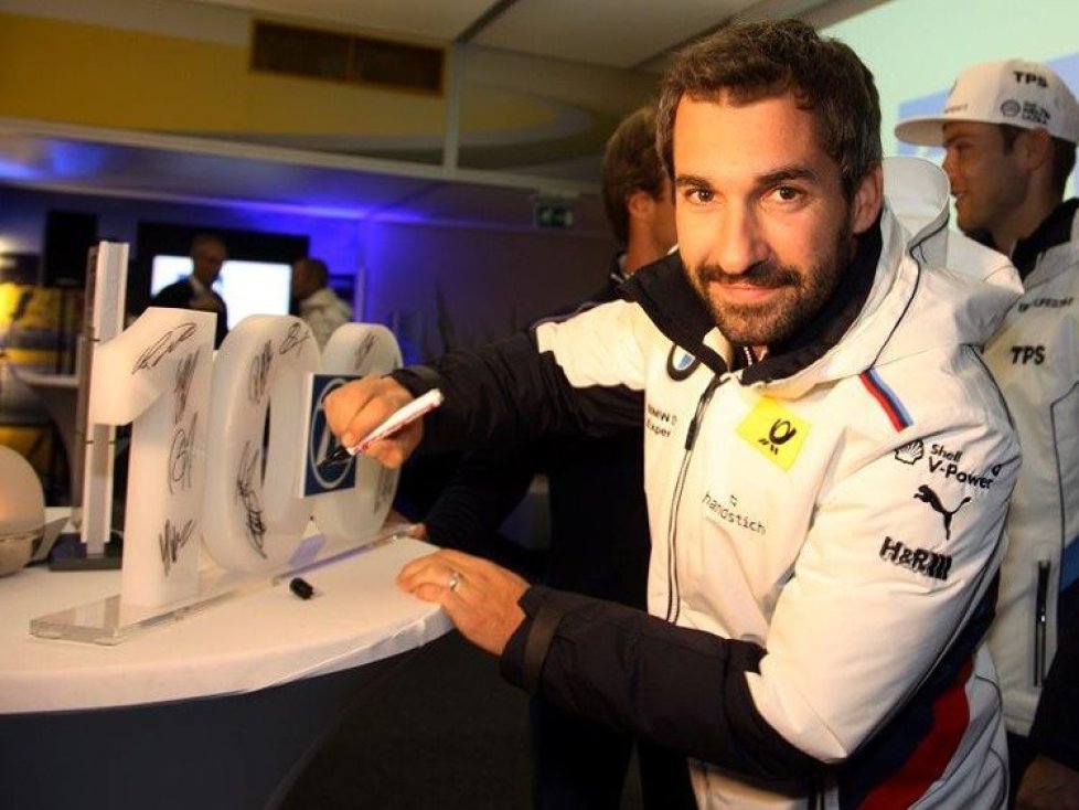 Timo Glock signiert die ZF "Jubiläums 100"
