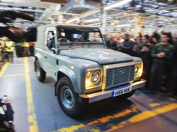 Der letzte Land Rover Defender aus Solihull Titel-Bild zur News: Der letzte Land Rover Defender aus Solihull