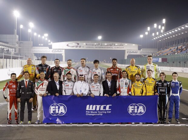 Titel-Bild zur News: Gruppenfoto der WTCC-Fahrer