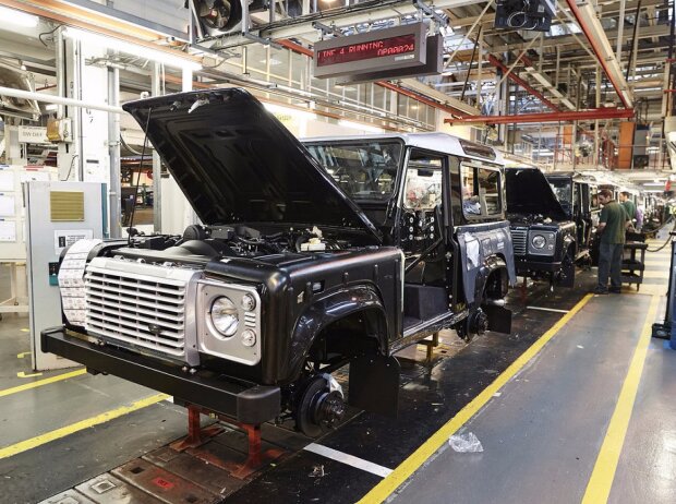 Produktion des Land Rover Defender in Solihull (2015) Produktion des Land Rover Defender in Solihull (2015)