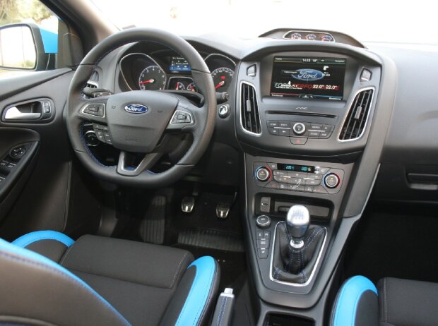 Cockpit des Ford Focus RS