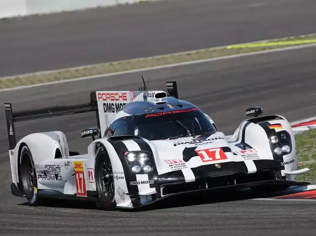 Titel-Bild zur News: Timo Bernhard, Mark Webber, Brendon Hartley