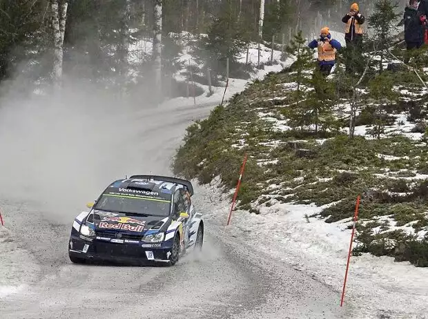 Andreas Mikkelsen im Rallye-Auto Titel-Bild zur News: Andreas Mikkelsen im Rallye-Auto