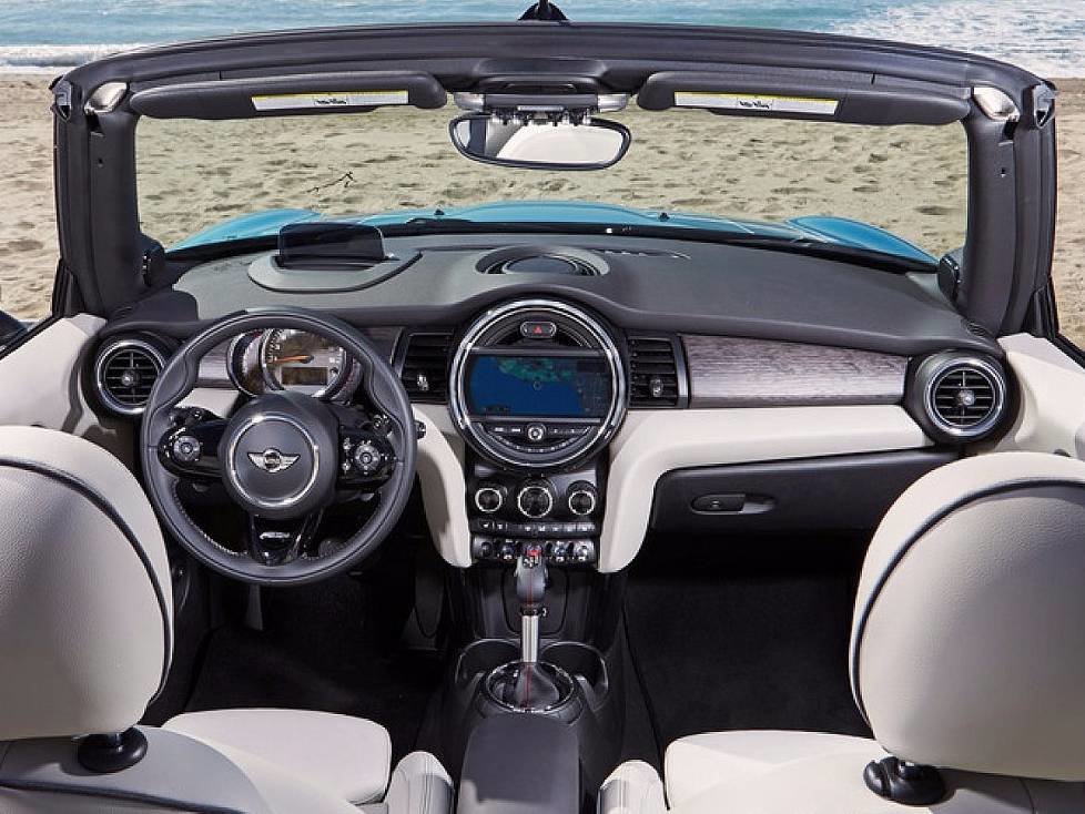 Innenraum des Mini Cooper S Cabrio 2016