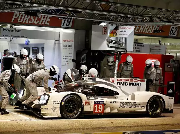 Titel-Bild zur News: Earl Bamber, Nick Tandy, Nico Hülkenberg