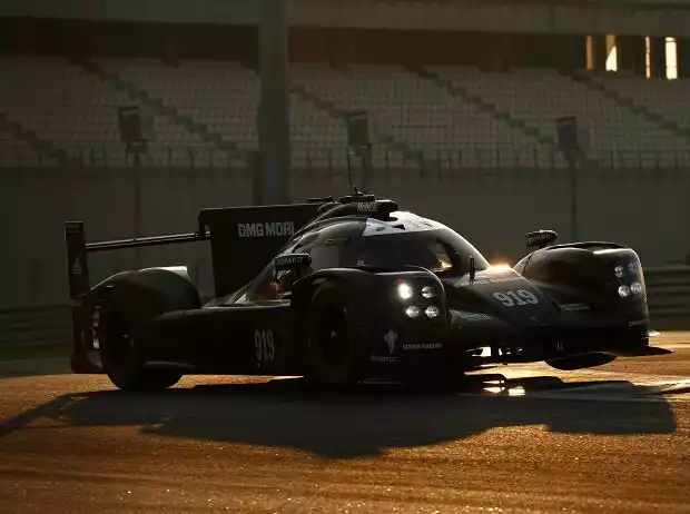 Mark Webber Abu Dhabi Porsche Titel-Bild zur News: Mark Webber Abu Dhabi Porsche