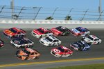 Carl Edwards (Gibbs), Kevin Harvick (Stewart/Haas) und Jamie McMurray (Ganassi) 
