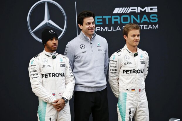 Toto Wolff Lewis Hamilton Nico Rosberg Mercedes Mercedes AMG Petronas Formula One Team F1 ~Toto Wolff, Lewis Hamilton (Mercedes) und Nico Rosberg (Mercedes) ~ Toto Wolff Lewis Hamilton Nico Rosberg Mercedes Mercedes AMG Petronas Formula One Team F1 ~Toto Wolff, Lewis Hamilton (Mercedes) und Nico Rosberg (Mercedes) ~