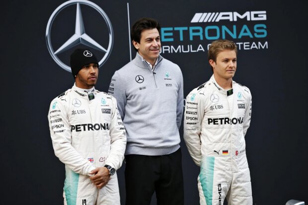 Toto Wolff Lewis Hamilton Nico Rosberg Mercedes Mercedes AMG Petronas Formula One Team F1 ~Toto Wolff, Lewis Hamilton (Mercedes) und Nico Rosberg (Mercedes) ~ 