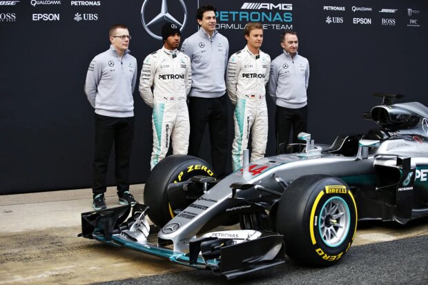 Lewis Hamilton Toto Wolff Nico Rosberg Mercedes Mercedes AMG Petronas Formula One Team F1 ~Lewis Hamilton (Mercedes), Toto Wolff und Nico Rosberg (Mercedes) ~ 