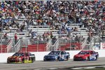 Jamie McMurray (Ganassi), Jimmie Johnson (Hendrick) und Ricky Stenhouse (Roush) 