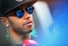 Bild zum Inhalt: Lewis Hamilton übt scharfe Kritik: MotoGP besser als Formel 1