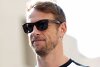 Formel-1-Live-Ticker: Jenson Button reist mit Playmate ein