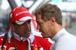 Marc Gene und Sebastian Vettel (Ferrari) 