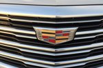 Kühlergrill mit Markenlogo des Cadillac XT5